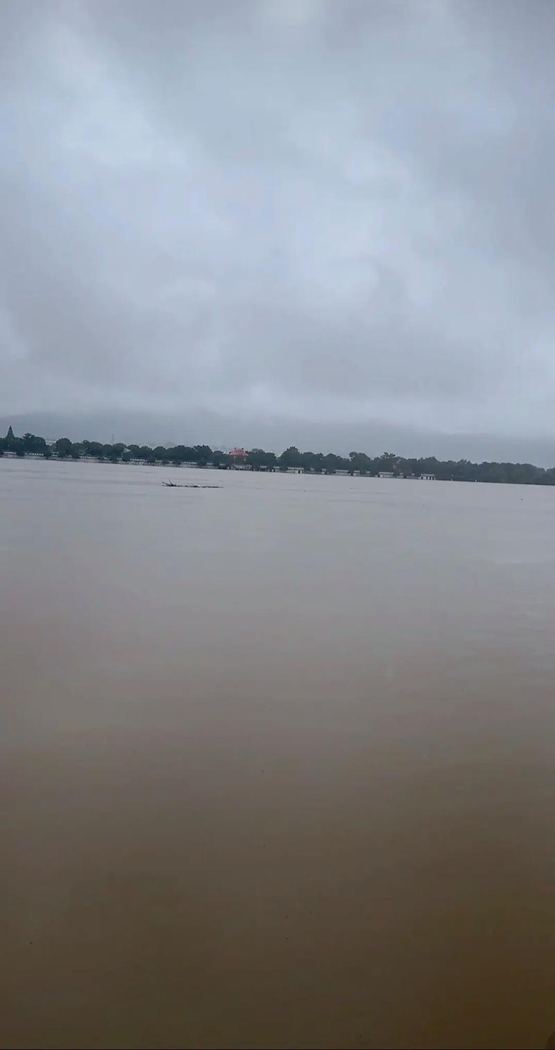 长沙暴雨楼梯变瀑布,长沙暴雨楼梯变瀑布事件