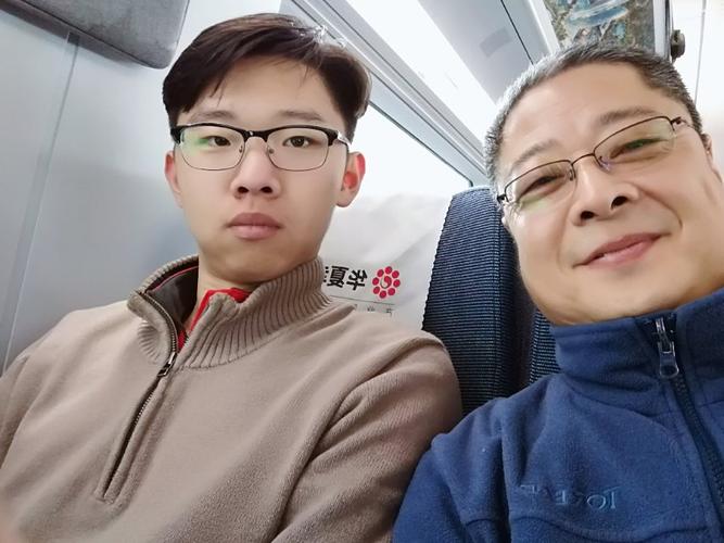 济南父子一起高考,父子一起参加高考