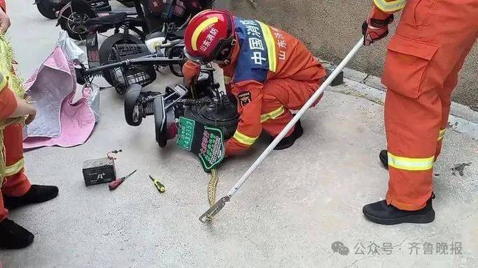 小区惊现2米滑鼠蛇,小区惊现2米滑鼠蛇什么意思